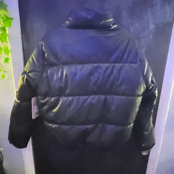 Faux leather cropped puffer jacket - Picture 2 of 5